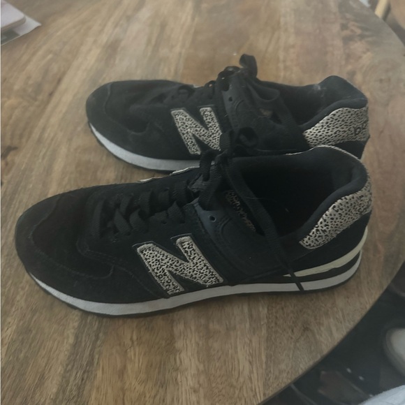 New balance sneakers. Gently worn - Picture 2 of 5